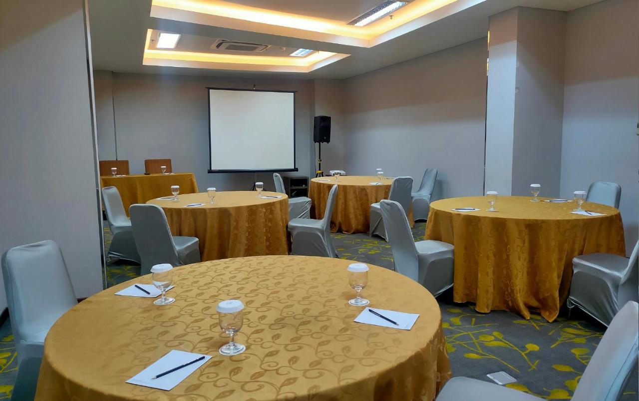 Hotel 88 Itc Fatmawati Jakarta By Wh Exteriör bild