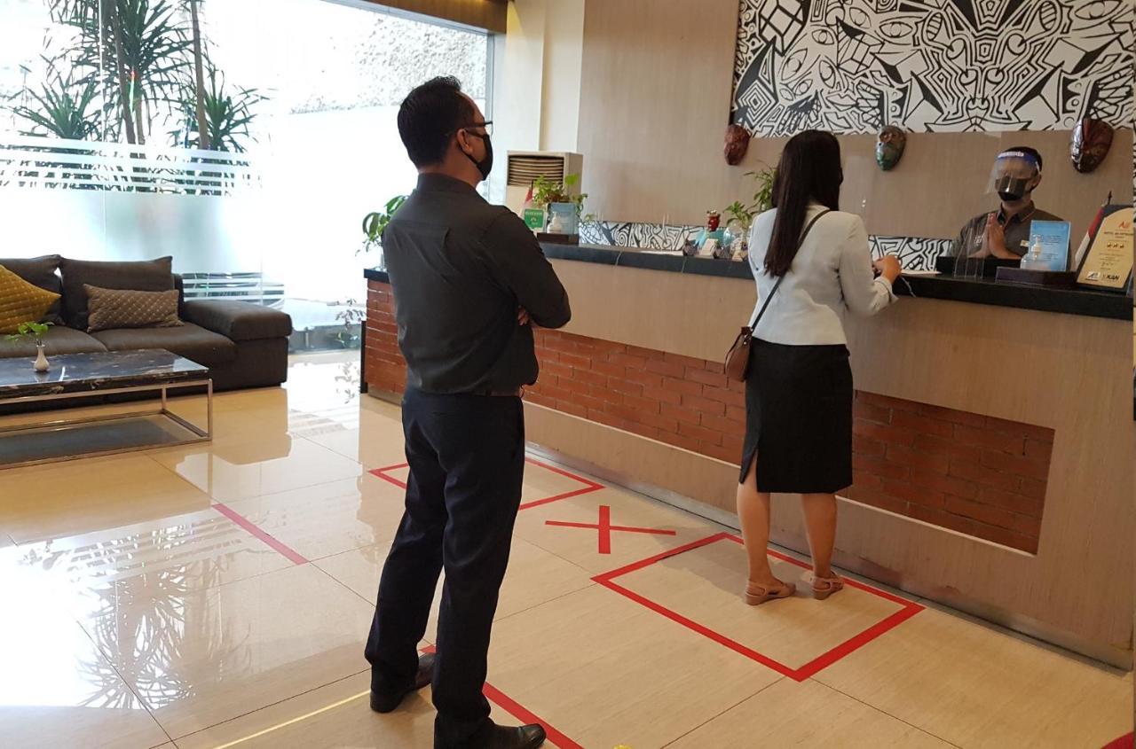Hotel 88 Itc Fatmawati Jakarta By Wh Exteriör bild