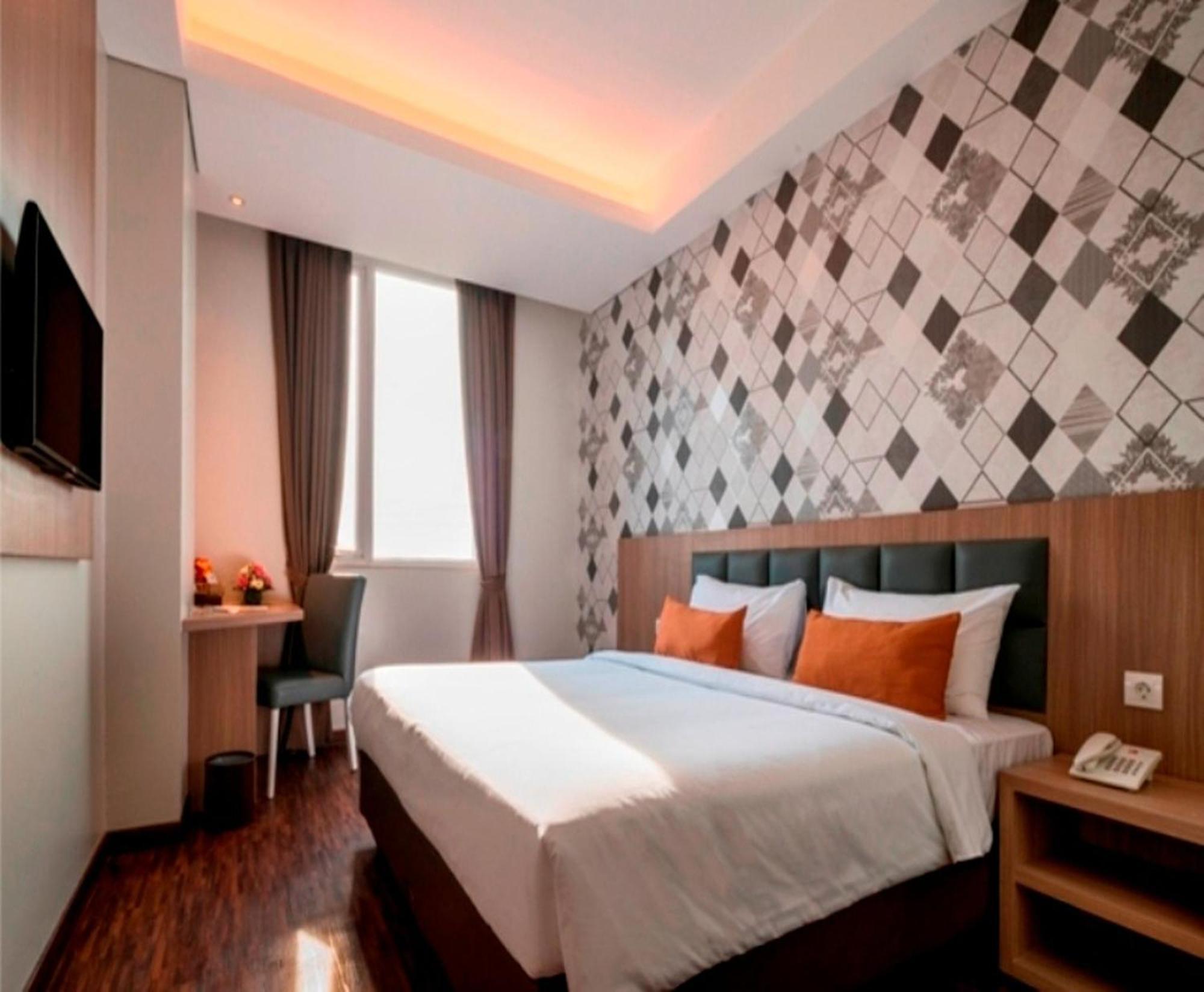 Hotel 88 Itc Fatmawati Jakarta By Wh Exteriör bild