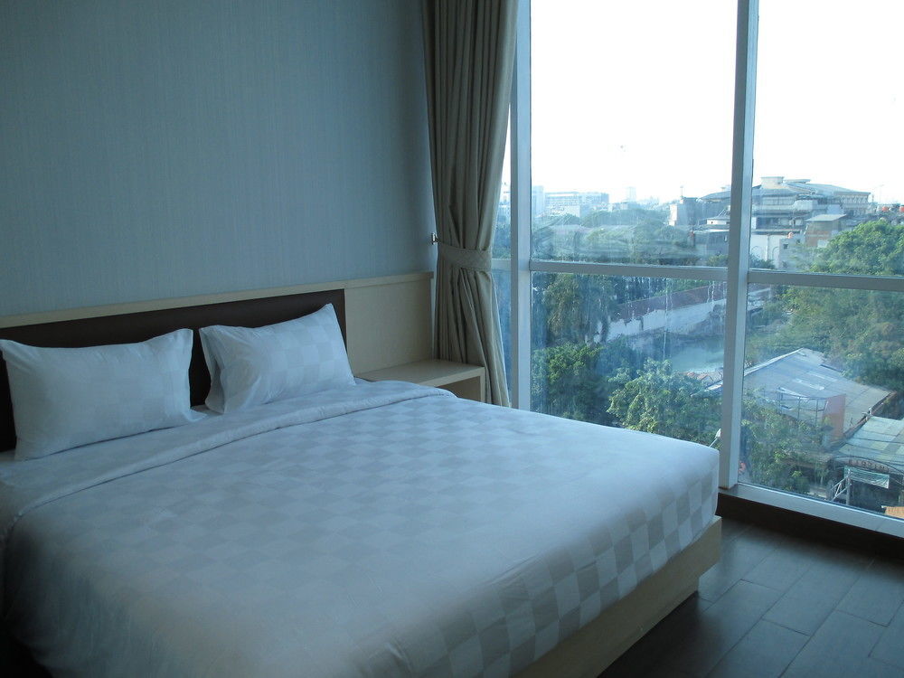 Hotel 88 Itc Fatmawati Jakarta By Wh Exteriör bild