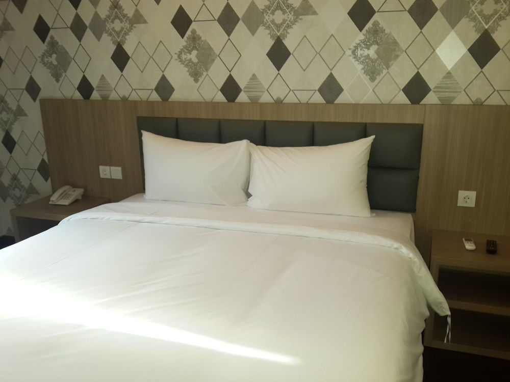 Hotel 88 Itc Fatmawati Jakarta By Wh Exteriör bild