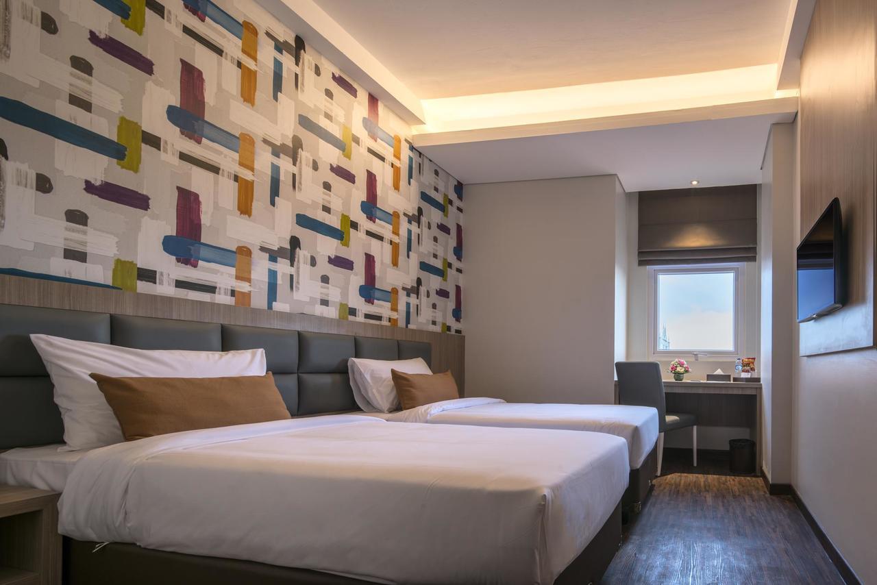 Hotel 88 Itc Fatmawati Jakarta By Wh Exteriör bild
