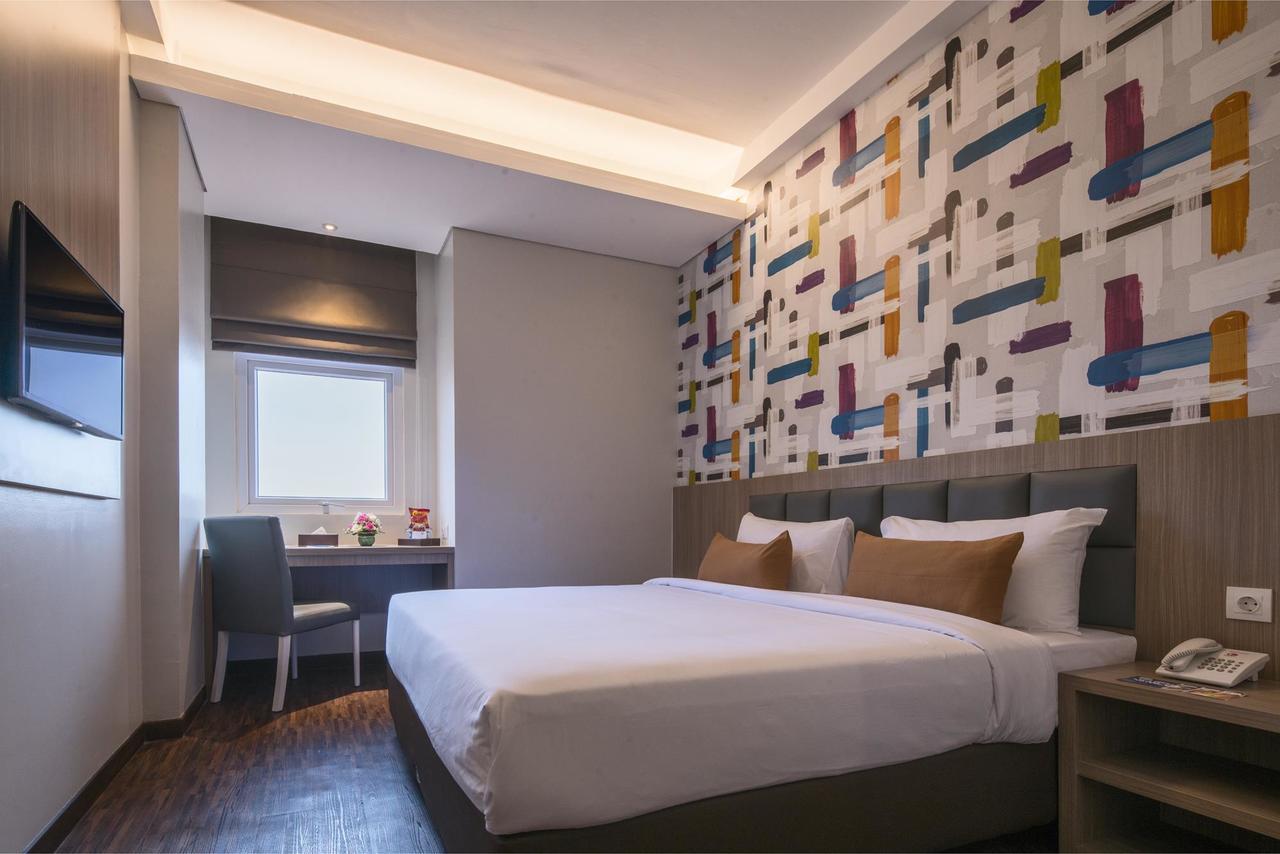 Hotel 88 Itc Fatmawati Jakarta By Wh Exteriör bild