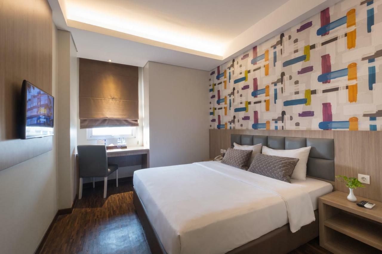 Hotel 88 Itc Fatmawati Jakarta By Wh Exteriör bild