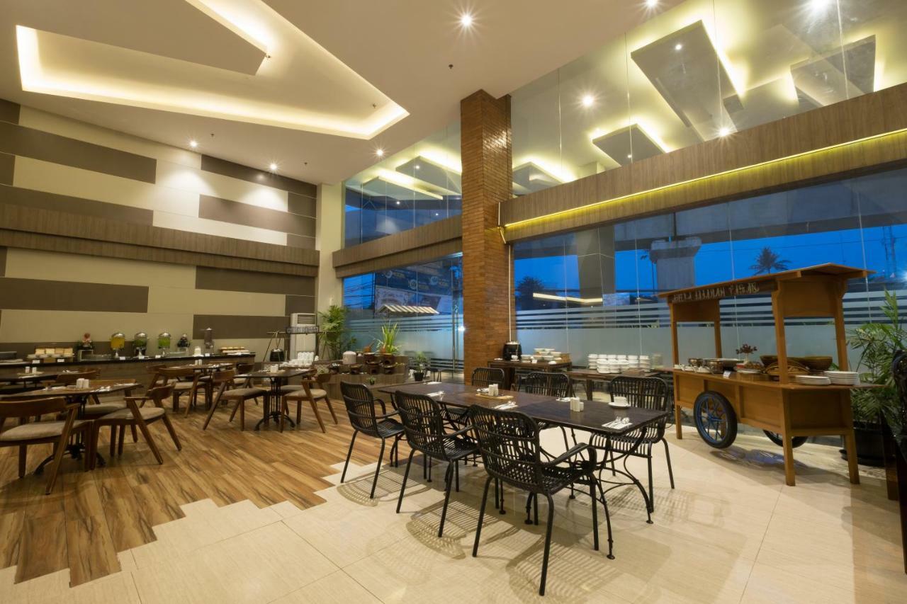 Hotel 88 Itc Fatmawati Jakarta By Wh Exteriör bild