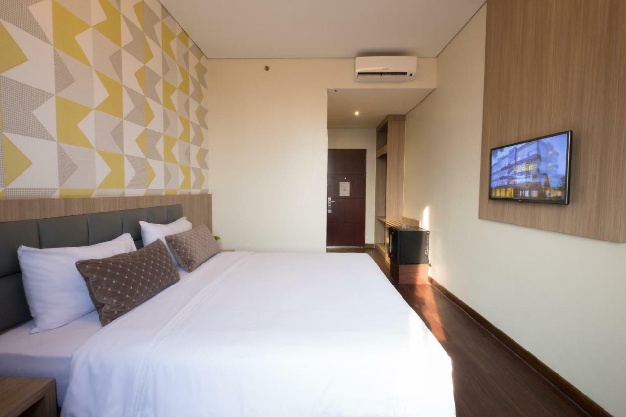 Hotel 88 Itc Fatmawati Jakarta By Wh Exteriör bild