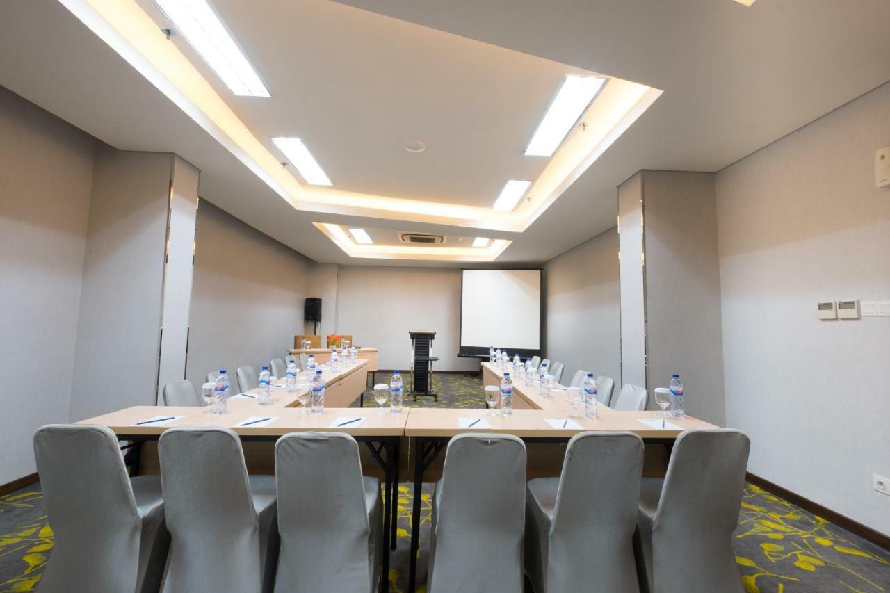 Hotel 88 Itc Fatmawati Jakarta By Wh Exteriör bild