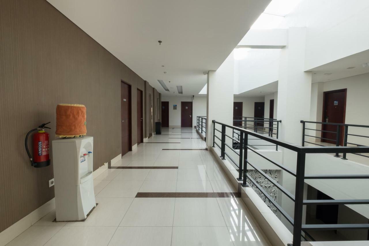 Hotel 88 Itc Fatmawati Jakarta By Wh Exteriör bild