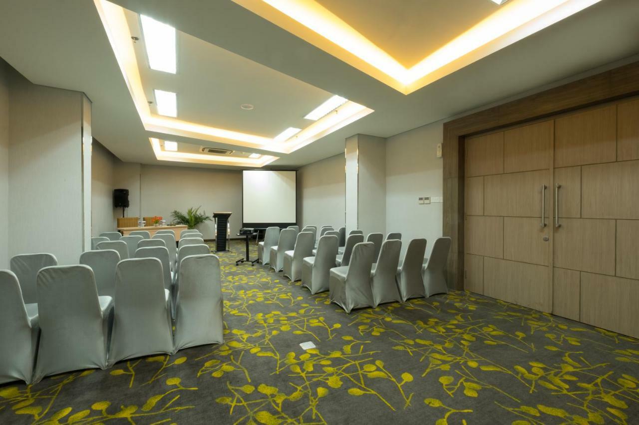 Hotel 88 Itc Fatmawati Jakarta By Wh Exteriör bild