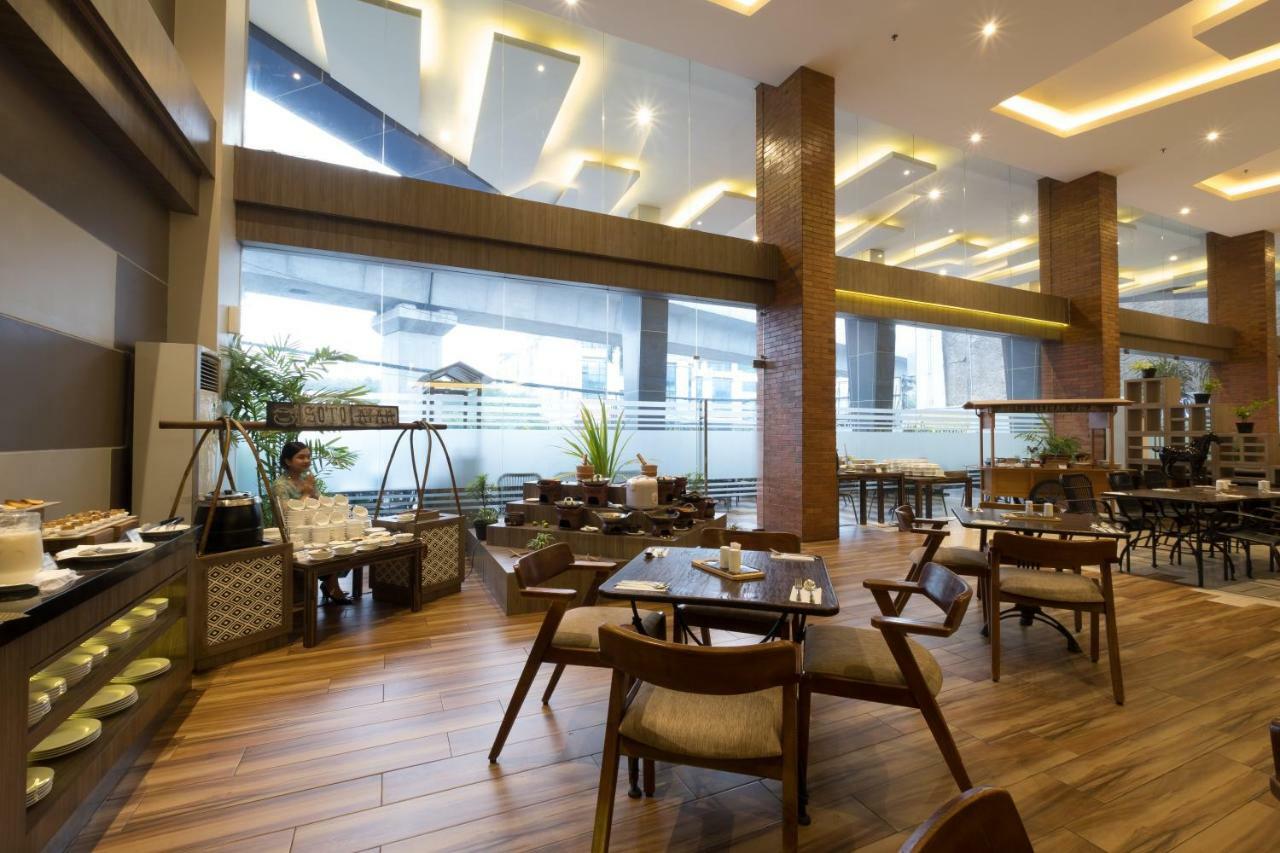 Hotel 88 Itc Fatmawati Jakarta By Wh Exteriör bild